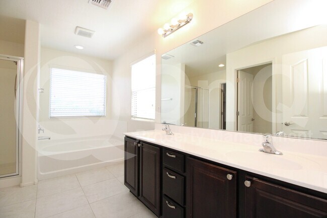 Building Photo - 1819 W Bonanza Dr