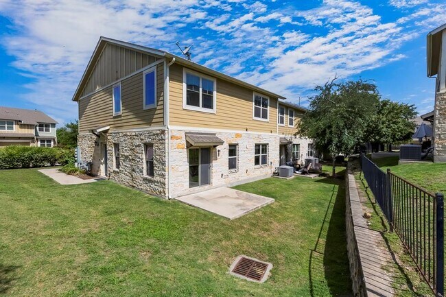 Building Photo - 1620 Bryant Dr