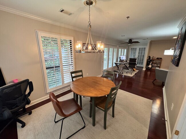 Building Photo - 3201 Lenox Rd NE