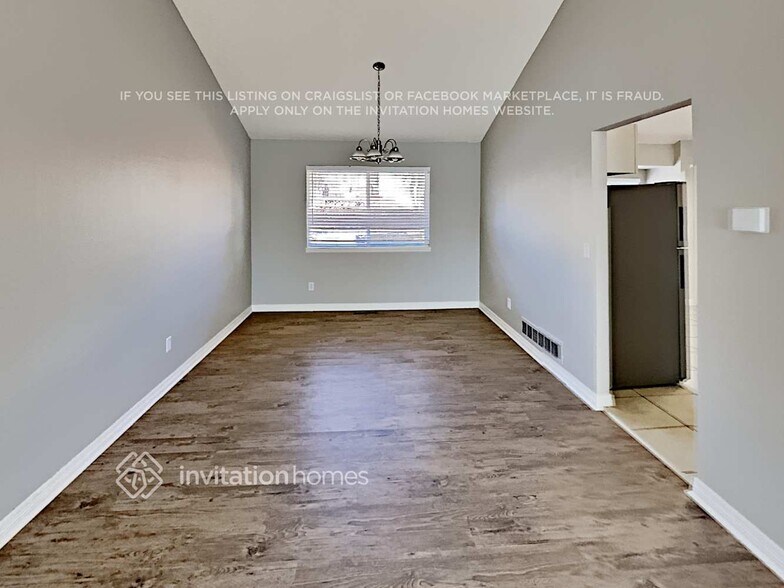 Building Photo - 3315 S Dunkirk Way