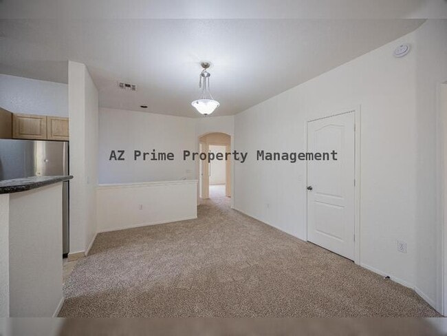 Building Photo - 1411 E Orangewood Ave