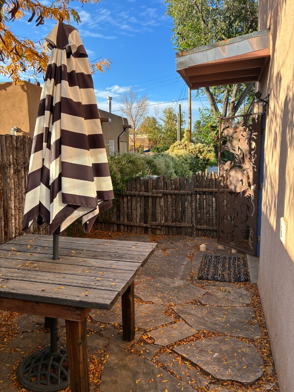 Building Photo - 723 Agua Fria St