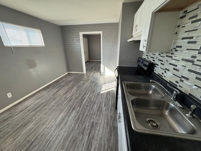 Building Photo - 1 Bedroom - 1 Bath -  Plus Office - 795 Sq. Ft. - Duplex - Chandler