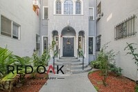 Building Photo - 250 Loma Dr