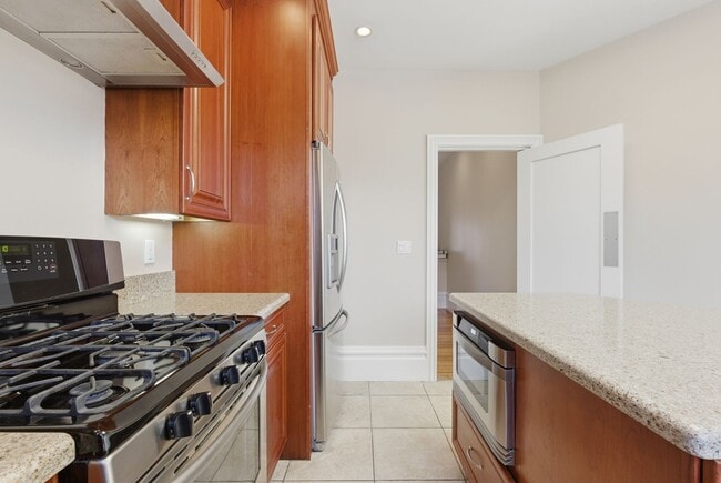 Building Photo - San Francisco Charm with Modern Upgrades