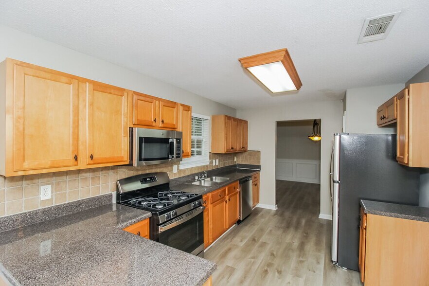 Building Photo - 845 Kohl Dr