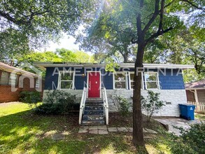 Building Photo - Home for rent in Midfield!