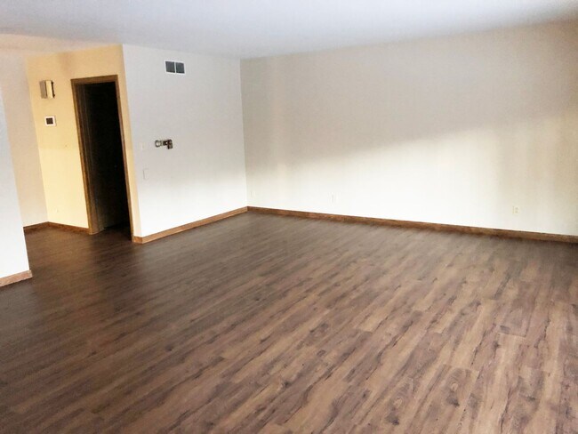 Building Photo - Recently Renovated 3-bedroom Home near Monk Botanical Gardens