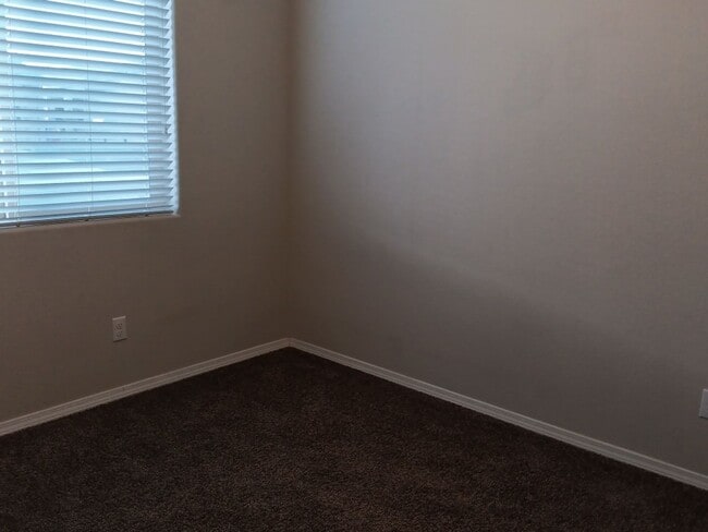 Building Photo - 4 Bedroom, 2 Bathroom! Lovely Home! Schedule a Showing!