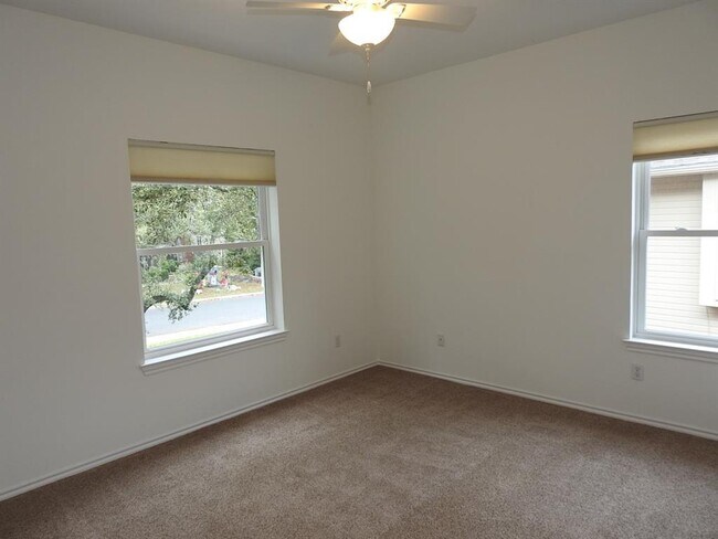 Building Photo - 11207 Crossland Dr