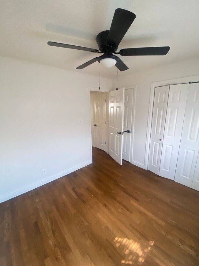 Building Photo - Spacious 2 Bedroom, 1 Bathroom Duplex with...