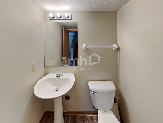 Building Photo - 439 Wellsleyglen Dr