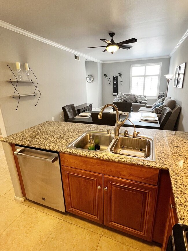Building Photo - Beautiful 1 Bed/1 Bath Fully Furnished Lig...