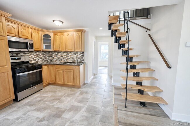 Building Photo - 46 Dawson Ave