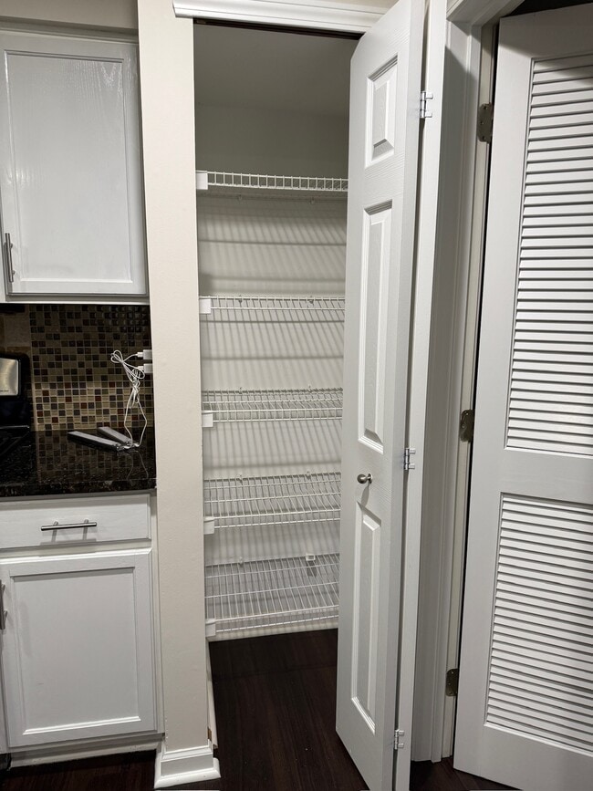 Building Photo - 481 Stoneglen St