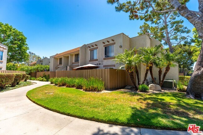 Building Photo - 2470 Bolker Dr