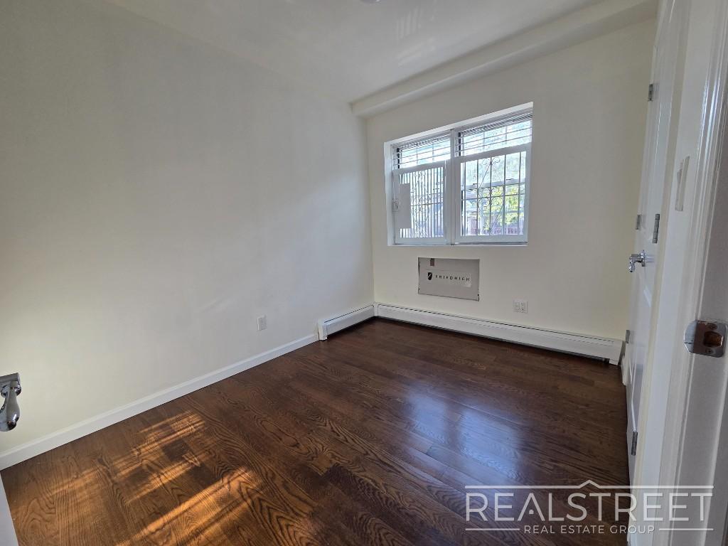 Building Photo - Beautiful renovated 1br Apartment