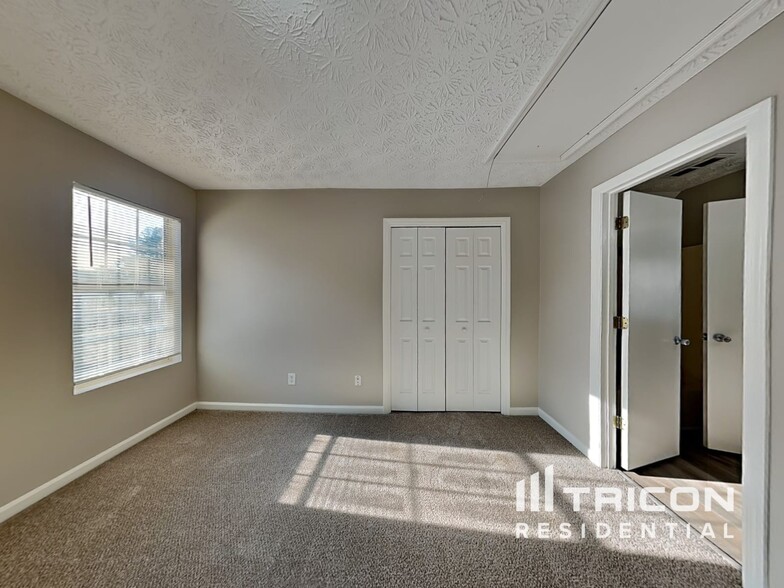 Building Photo - 1791 Killarney Dr SW