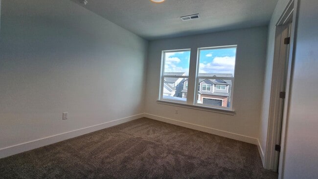 Building Photo - 1005 N 3620 W