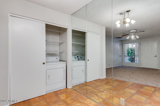 Building Photo - 195 N Cottonwood St