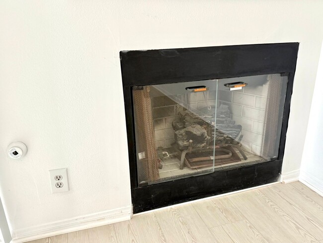 Building Photo - Cozy Renovated Townhome in Gardena!