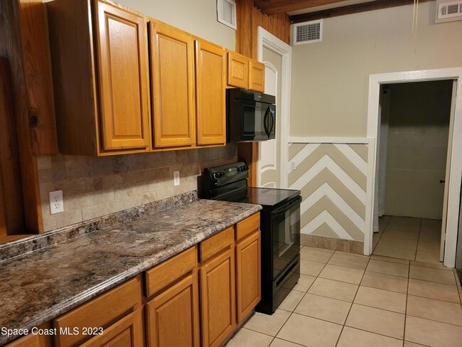 Building Photo - 874 Spiller St