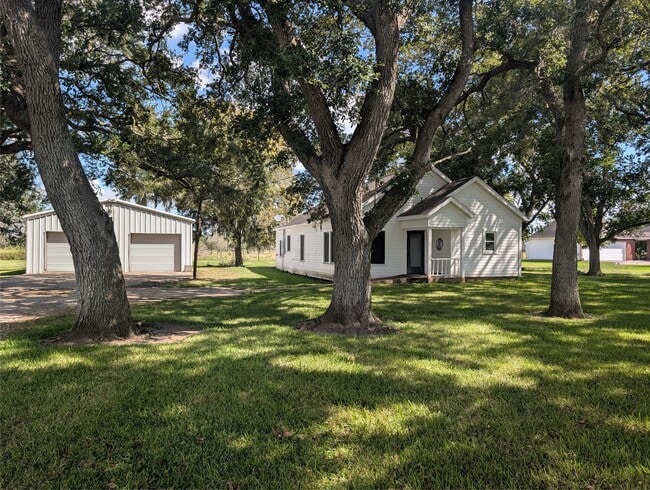 Building Photo - 10143 FM 524 Rd