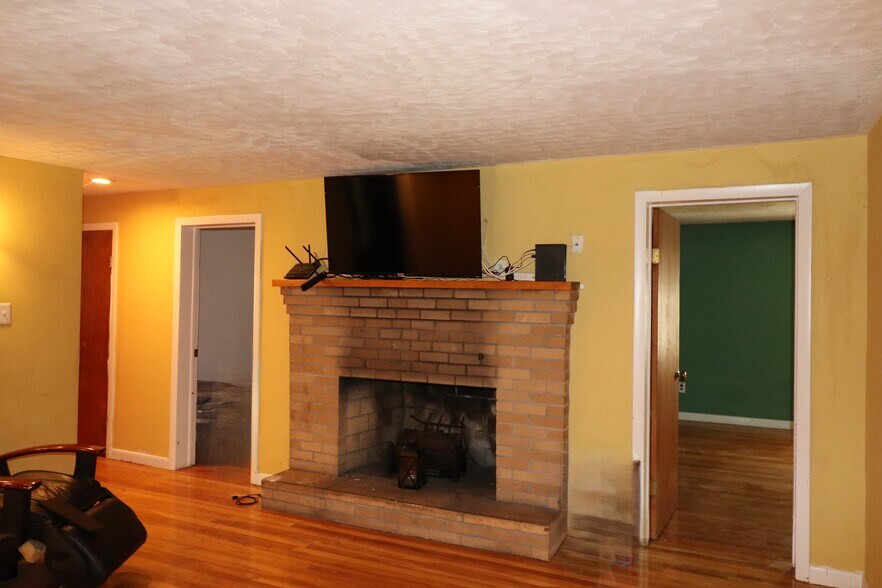 Building Photo - 845 Stafford St