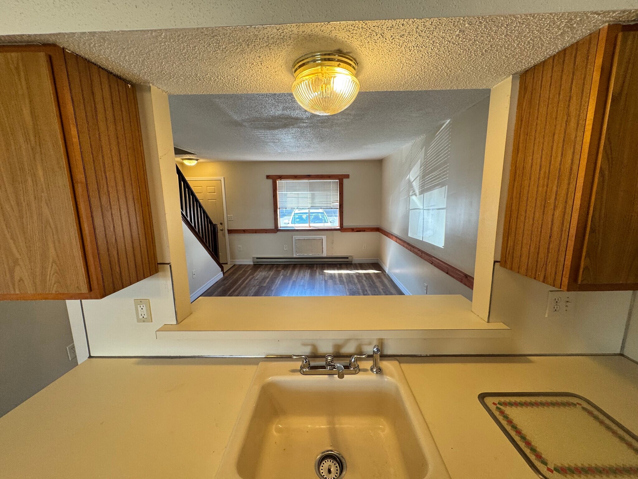 Building Photo - 975 Meriden Rd