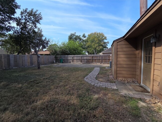 Building Photo - 19223 Woodglen Dr