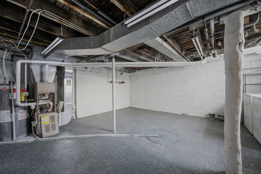 Building Photo - 702 Locust St
