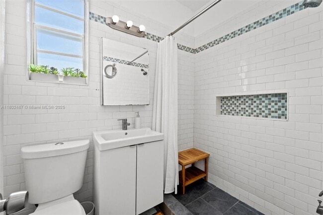 Building Photo - 1005 Meridian Ave