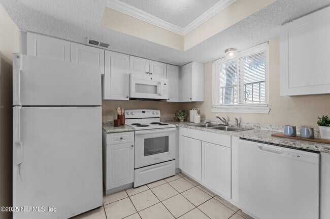 Building Photo - 6654 Bell Tower Ct