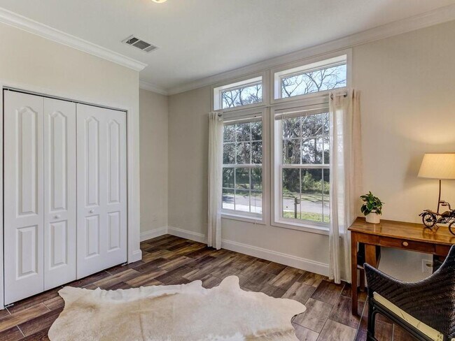 Building Photo - Historic Downtown Fernandina Home! Close t...