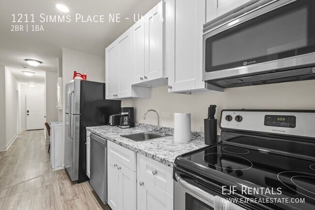 Building Photo - 1211 Simms Pl NE