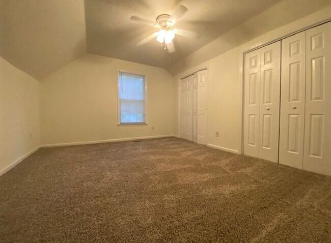 Building Photo - 3 bed, 2 bath 1 1/2 story - East Charlotte...