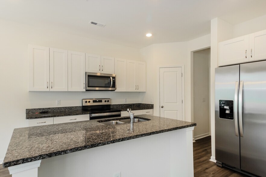 Building Photo - 1533 King St