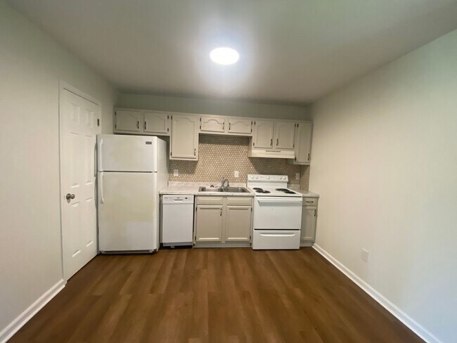 Building Photo - 3901 Lindbergh Dr