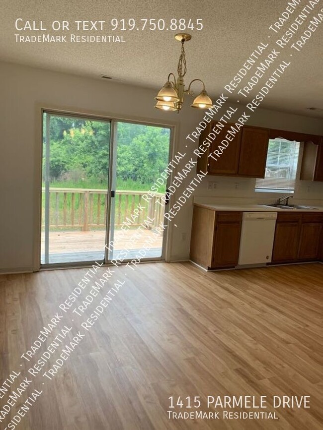 Building Photo - 3 Bedroom 2 Bath house Close to Hospital o...