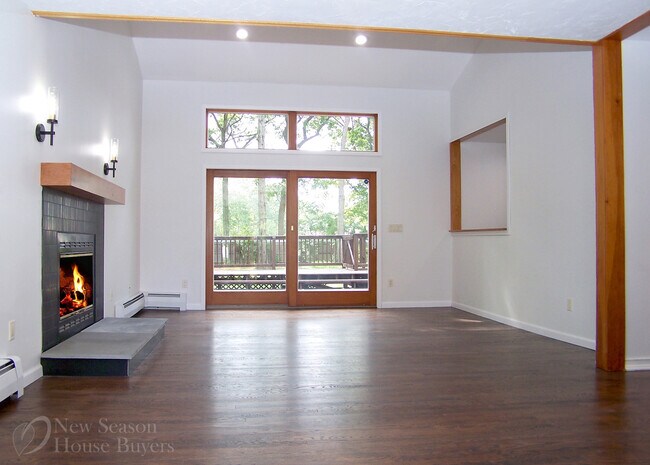 Building Photo - 126 Smith Ave