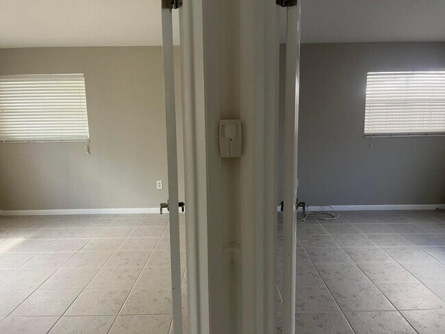 Building Photo - 325 S Ocean Breeze