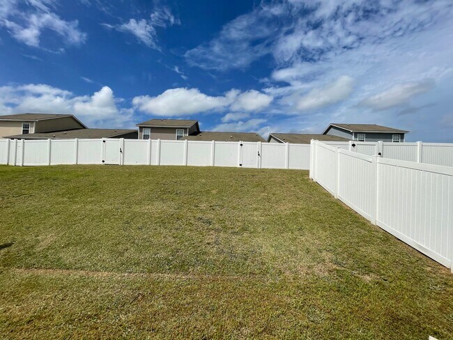 Building Photo - Wakefield - One Story Townhome!