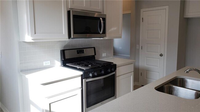 Building Photo - 1311 Hazleton Cove