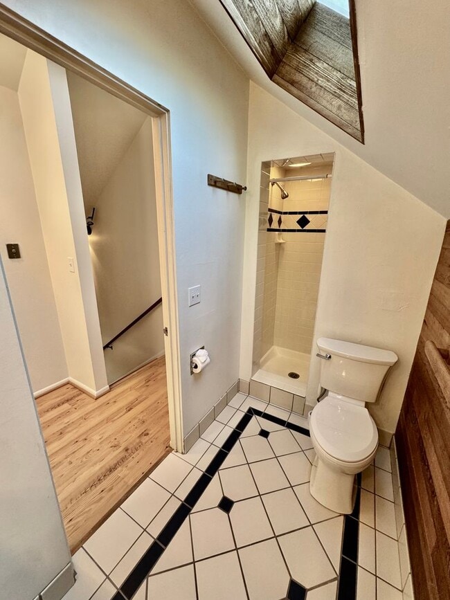 Building Photo - Mid-Century Gem near Meadowbrook Park!