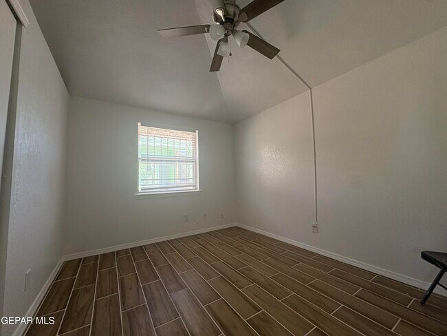 Building Photo - 11369 Lake Loy Dr