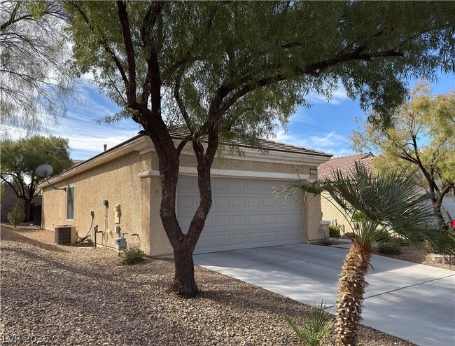 Building Photo - 2823 Sapphire Desert Dr