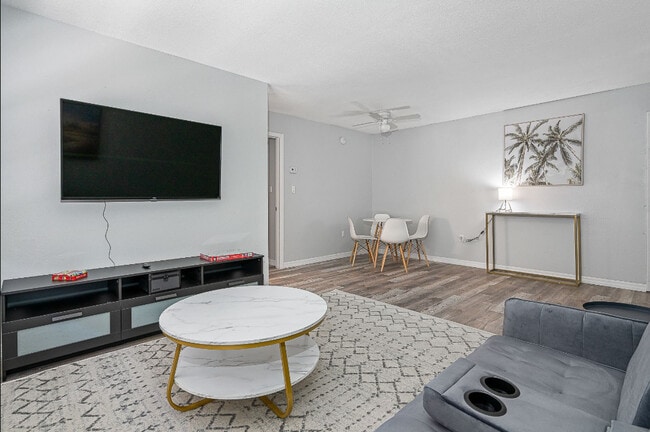 Building Photo - 13104-13108 Leisure Wood Pl