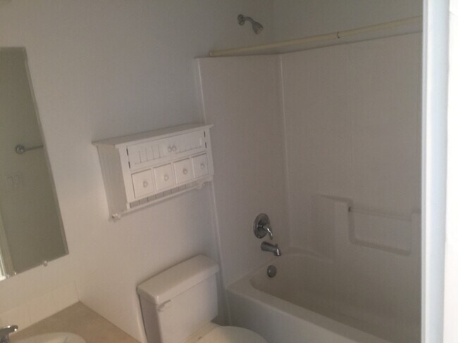 Building Photo - SW Bend House Near the Old Mill District, 4 Bdrms, 2.5 baths, A/C, Office/den, Dbl. Garage