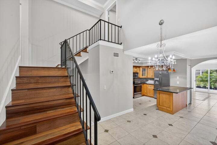 Building Photo - 382 Golfview Rd