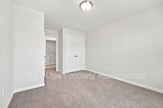 Building Photo - 739 Putney Hl Rd